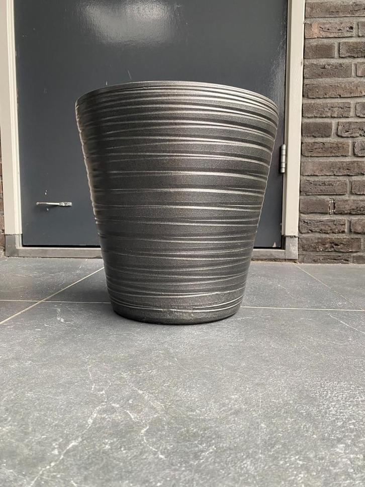 Stenen bloempot voor binnen Antraciet grijs, Tuin en Terras, Bloempotten, Zo goed als nieuw, Steen, Binnen, Minder dan 40 cm, 25 tot 40 cm