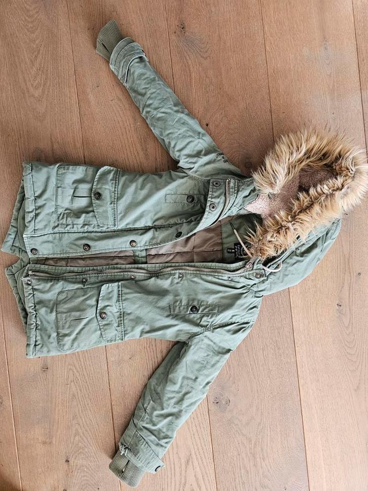 Groene winterjas met bontkraag maat 116/122, Kinderen en Baby's, Kinderkleding | Overige, Gebruikt, Meisje, Ophalen