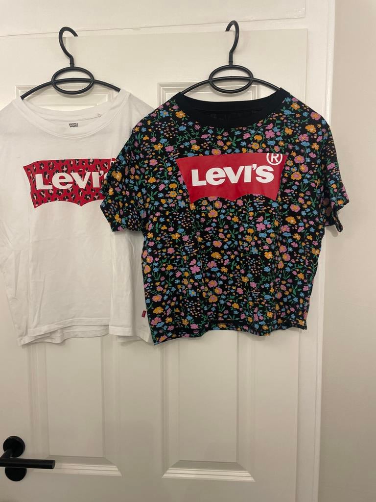 Leuke korte  Levi's T-shirts - XS en M, Zwart, Ophalen of Verzenden, Zo goed als nieuw, Korte mouw