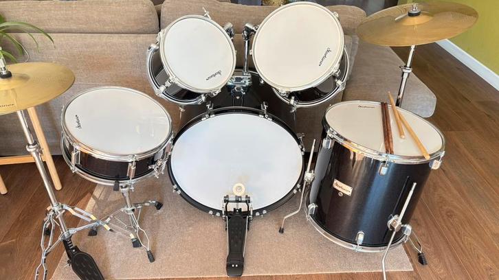 Drum set, Beginner-intermediate level,in very good condition, Muziek en Instrumenten, Drumstellen en Slagwerk, Zo goed als nieuw