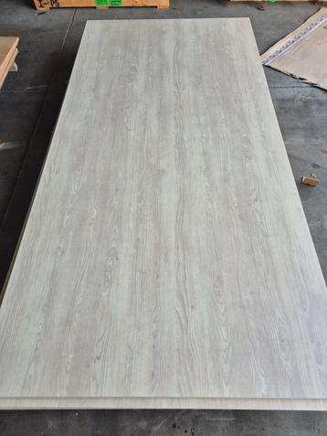 Multiplex platen met HPL licht eiken 242 x 121 x 2 ( 280 ) beschikbaar voor biedingen