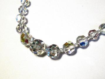 Mooie kralen ketting met Aurora Borealis kristallen. beschikbaar voor biedingen