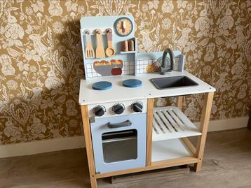 Speelkeukentje beschikbaar voor biedingen