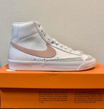 Nike Blazer Mid 77 VNTG Summit White Pink  | Maat 42 | Nieuw, Kleding | Heren, Schoenen, Wit, Nike, Nieuw, Ophalen of Verzenden