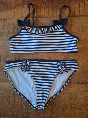 134  Nette blauw/wit gestreepte bikini, maat 134. beschikbaar voor biedingen