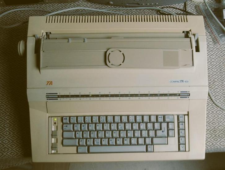 Triumph/Adler Compact TA 400 elektronische schrijfmachine, Diversen, Typemachines, Nieuw, Ophalen of Verzenden