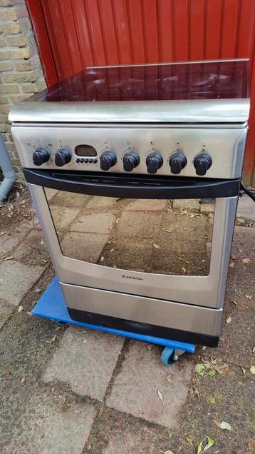 Ariston gasfornuis met hetelucht oven  beschikbaar voor biedingen