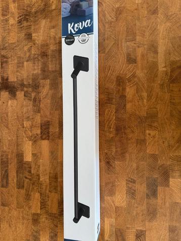 Handoeken stang zwart (610 mm breed) beschikbaar voor biedingen