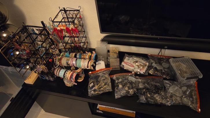 Oorbellen, armbanden, kettingen, Sieraden, Tassen en Uiterlijk, Oorbellen, Zo goed als nieuw, Overige materialen, Goud, Ophalen of Verzenden