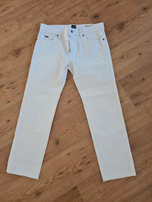 Prachtige witte broek Hugo Boss.Maat 32., Kleding | Dames, Spijkerbroeken en Jeans, Zo goed als nieuw, W30 - W32 (confectie 38/40)