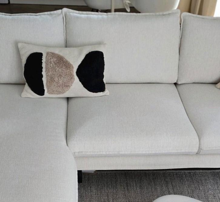 H&M HOME — Kussen 40x60 Beige/Zwart incl binnenkussen - zgan, Huis en Inrichting, Woonaccessoires | Kussens, Zo goed als nieuw
