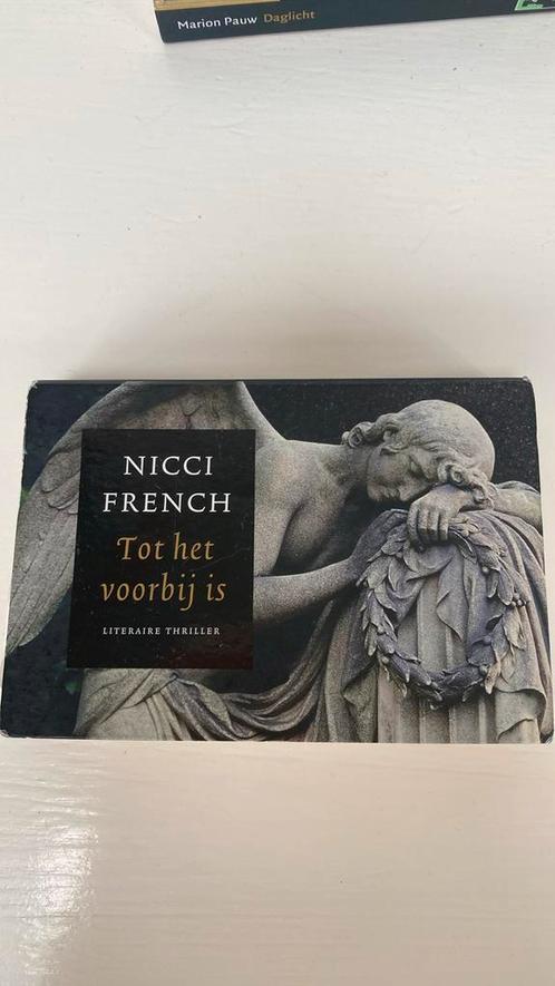 Nicci French - Tot het voorbij is dwarsligger, Boeken, Thrillers, Gelezen, Nederland, Ophalen of Verzenden