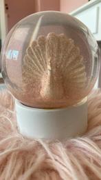 Witte pauw snowglobe doorsnede 10cm, hoogte 12cm, Huis en Inrichting, Verzenden, Zo goed als nieuw