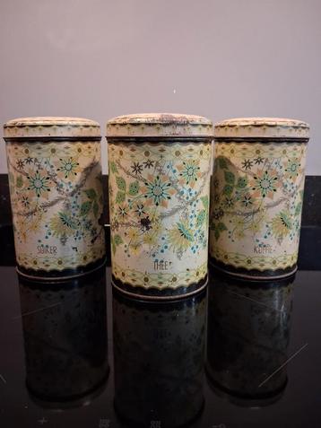 Oude Thee, Koffie & Suiker Blikken - Oma's Boerderij beschikbaar voor biedingen