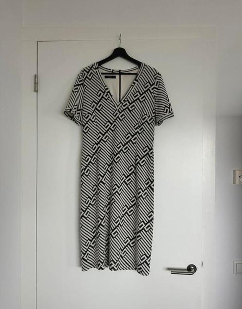 Zwart witte/creme jurk cable relief dress Vanilia maat 42, Kleding | Dames, Jurken, Zo goed als nieuw, Maat 42/44 (L), Knielengte