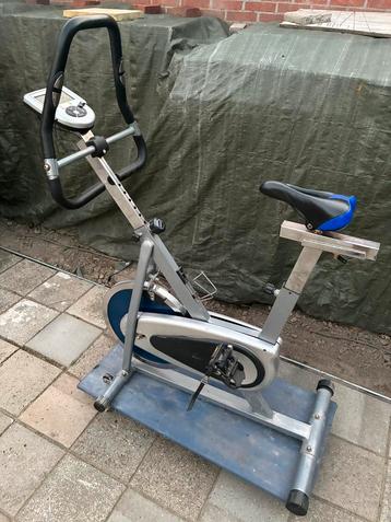 Hometrainer home trainer thuis fiets beschikbaar voor biedingen