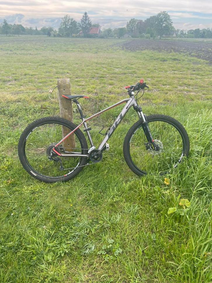 Mountainbike BH Spike, Fietsen en Brommers, Fietsen | Mountainbikes en ATB, Zo goed als nieuw, Overige merken, Hardtail, Ophalen