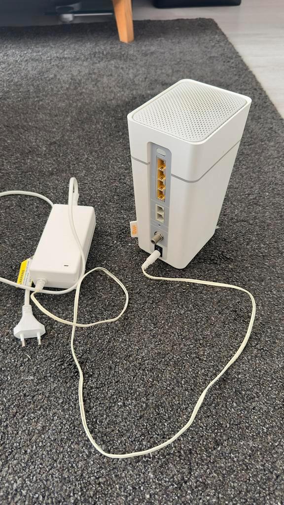 Ziggo Gigabit modem, Computers en Software, Routers en Modems, Zo goed als nieuw, Ophalen