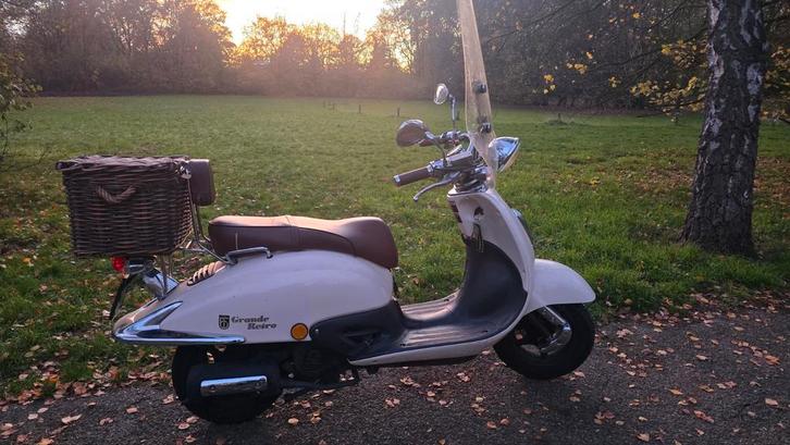 Scooter incl druppellader & helmen - 100% motorisch in orde!, Fietsen en Brommers, Scooters | Overige merken, Gebruikt, Maximaal 45 km/u