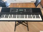 Yamaha PSR E373 keyboard met standaard en pedaal, Muziek en Instrumenten, Keyboards, Ophalen, 61 toetsen, Yamaha, Zo goed als nieuw