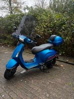 Vespa Sprint – Blue Vivace (2022) – Custom Smoked Edition, Fietsen en Brommers, Scooters | Vespa, Ophalen, Maximaal 45 km/u, Vespa S
