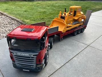 Bruder Scania vrachtwagen met dieplader en CAT bulldozer beschikbaar voor biedingen