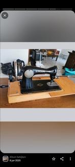 Antieke singer hand naaimachine
mer koffer, Antiek en Kunst, Antiek | Naaimachines, Ophalen