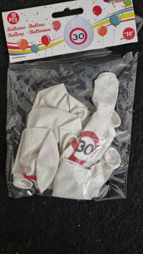 Balonnen 30 jaar. 1 Uit. 9 Balonnen met 30. Surprise party b, Hobby en Vrije tijd, Feestartikelen, Zo goed als nieuw, Versiering