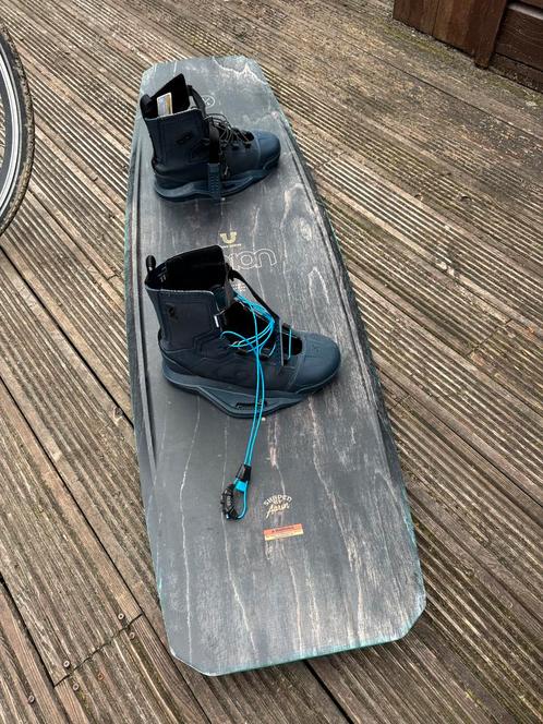 Hyperlite Wakeboard + Ronix Boots (maat 44) Complete Set, Watersport en Boten, Wakeboarden, Gebruikt, Ophalen