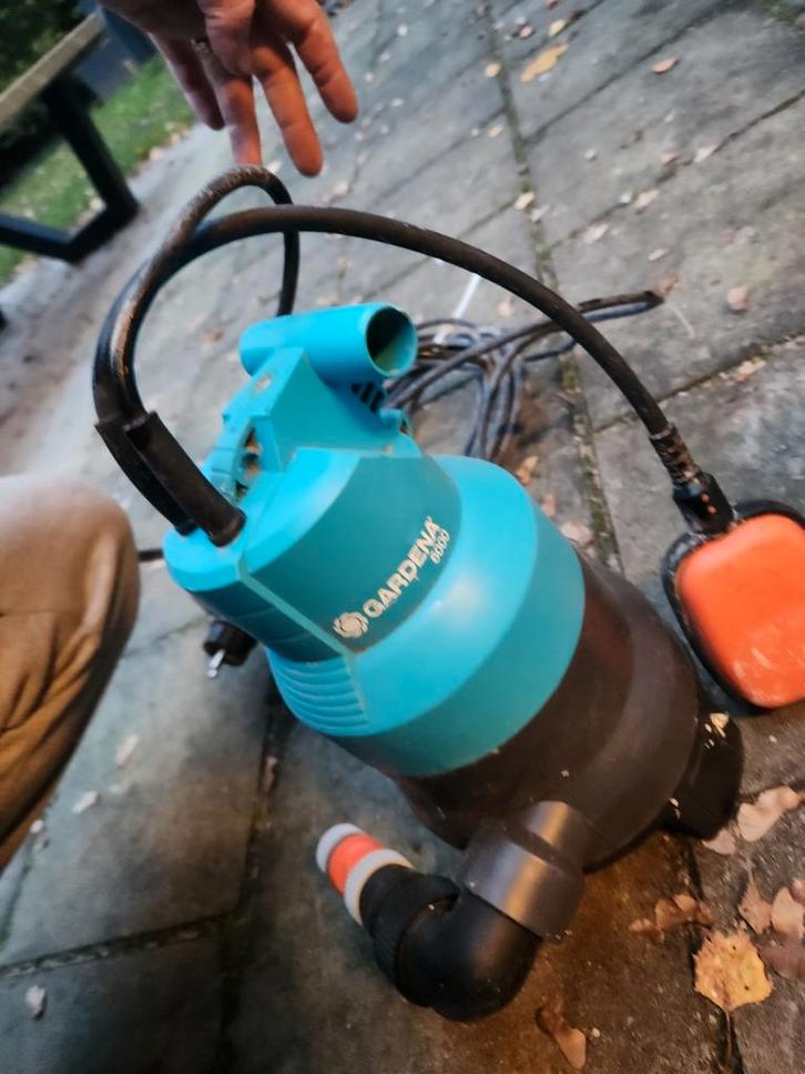 Gardena Dompelpomp met vlotter, Tuin en Terras, Waterpompen, Gebruikt, Elektrisch, Dompelpomp, Ophalen of Verzenden