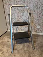** ALS NIEUW! Handige keukentrap van aluminium - 2 treden **, Trap, Ophalen of Verzenden, Zo goed als nieuw, Opvouwbaar of Inschuifbaar