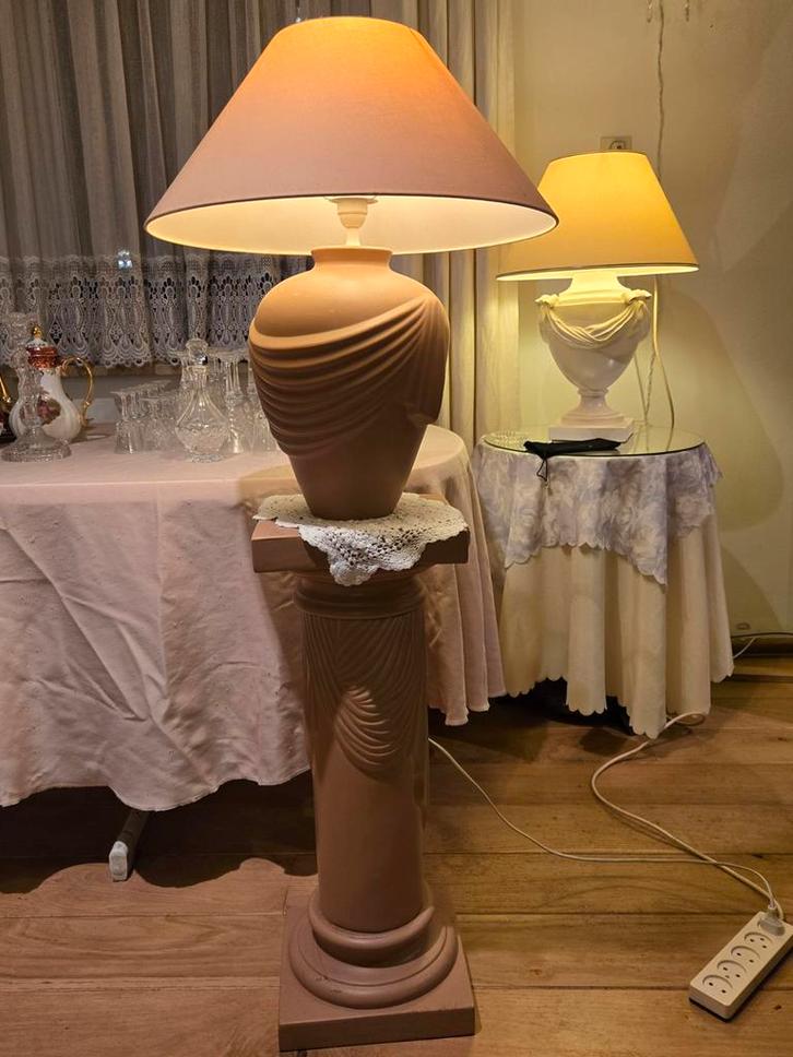Zalmkleurige 90's Stijl Stalamp, Huis en Inrichting, Lampen | Vloerlampen, Zo goed als nieuw, 100 tot 150 cm, Overige materialen