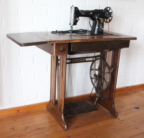 Singer naaimachine met accessoires, Antiek en Kunst, Antiek | Naaimachines, Ophalen