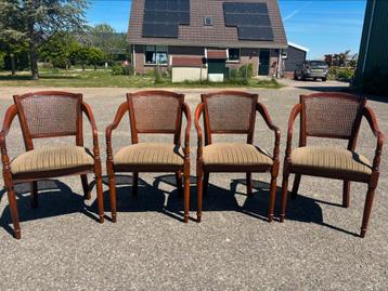 Set van 4 nette kerseneiken stoelen beschikbaar voor biedingen