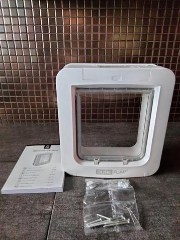 Pet door met chip van Sureflap.