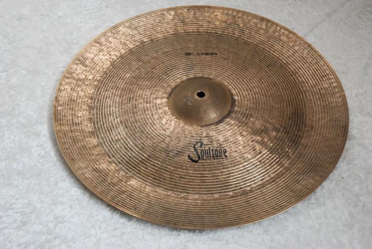 NIEUW!  Soultone Inferno china bekken 1237gr. 18 inch, Muziek en Instrumenten, Instrumenten | Onderdelen, Nieuw, Drums of Percussie