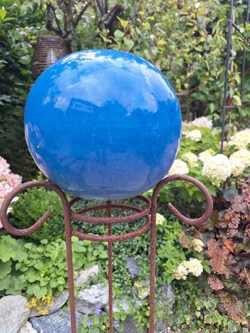 Mooie blauwe tuinornament beschikbaar voor biedingen
