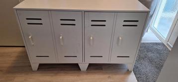 Lockerkast merk Woood, type Stijn, kleur wit. beschikbaar voor biedingen