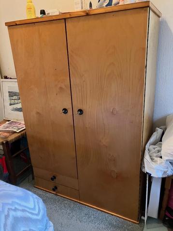 GRATIS Stijlvolle kledingkast, tweedeurs Mid Century, Essen beschikbaar voor biedingen