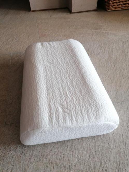 TE KOOP : Hoofdkussen, Huis en Inrichting, Slaapkamer | Matrassen en Bedbodems, Zo goed als nieuw, 200 cm, Eenpersoons, Ophalen