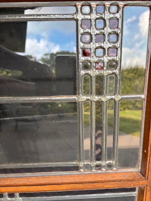 Antiek Glas in Lood Raamkozijn met Rood tint B68,5 /H98cm, Antiek en Kunst, Antiek | Glas en Kristal, Ophalen