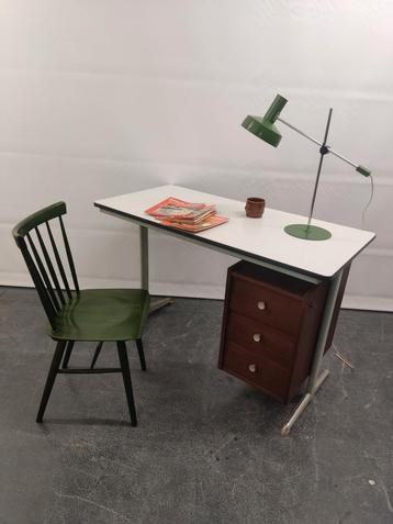 Vintage klein bureau bureautje schoolbureau beschikbaar voor biedingen