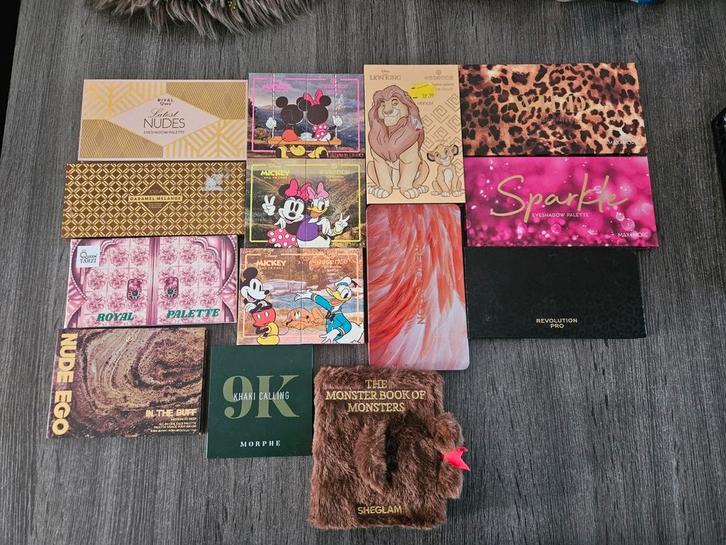 HEEL veel make up, Sieraden, Tassen en Uiterlijk, Uiterlijk | Cosmetica en Make-up, Zo goed als nieuw, Gehele gezicht, Overige kleuren