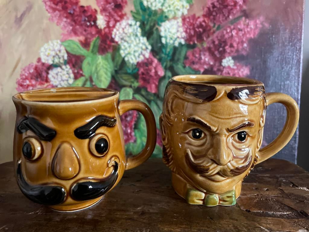 2 mokken voor mannen met snor, Ophalen of Verzenden, Zo goed als nieuw, Overige stijlen, Kop(pen) en/of Schotel(s)