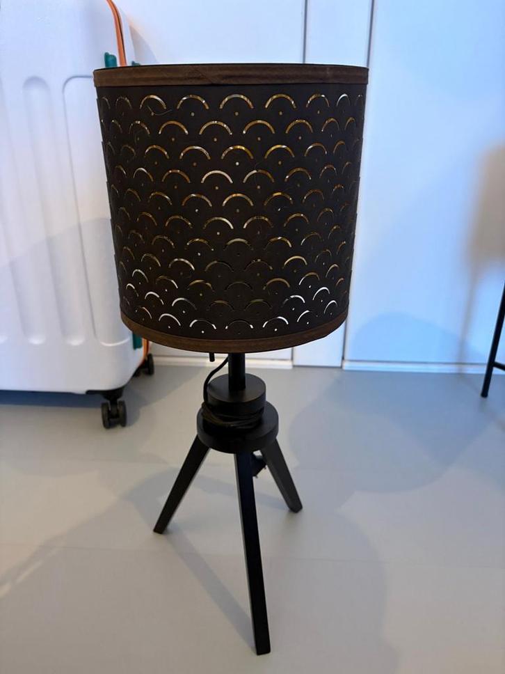 Ikea Tafellamp Zwart met Gouden Binnenkant, Huis en Inrichting, Lampen | Tafellampen, Zo goed als nieuw, Metaal, Ophalen