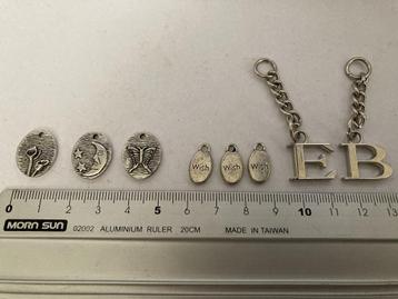8 hangers tekst/letters beschikbaar voor biedingen