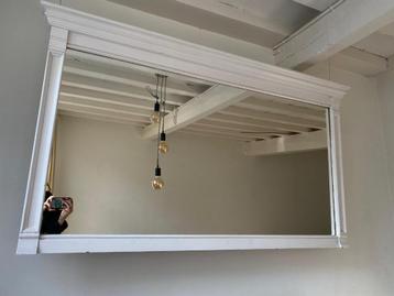Spiegelwit houten brokaat.