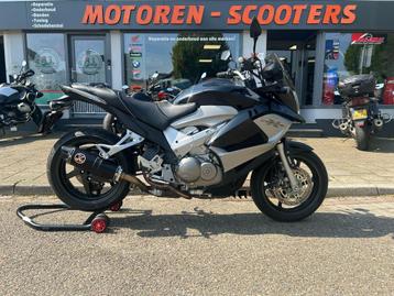 Honda VFR800X Crossrunner C-ABS | 2011 | 25.914km | Zeer net beschikbaar voor biedingen