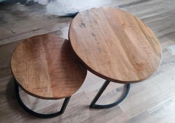 2 Mango Houten Tafels - Zo Goed Als Nieuw beschikbaar voor biedingen