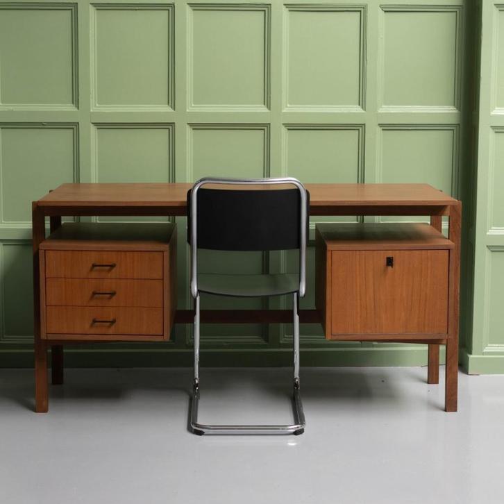Vintage jaren 60 bureau, Huis en Inrichting, Bureaus, Zo goed als nieuw, Bureau, Ophalen of Verzenden